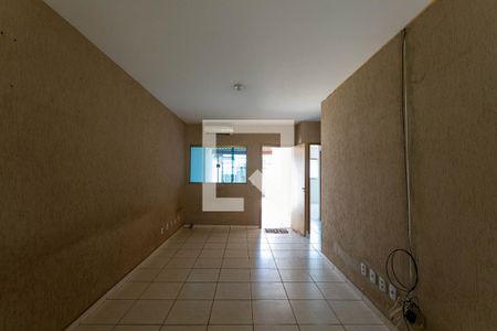 Sala de casa para alugar com 3 quartos, 90m² em Residencial Center Ville, Goiânia