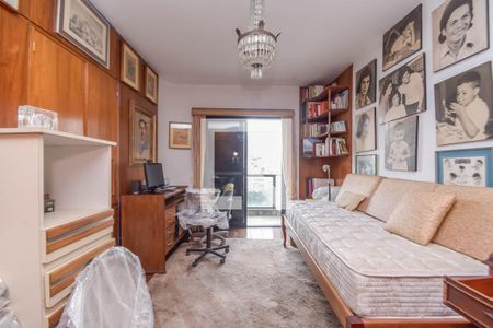 Apartamento à venda com 370m², 3 quartos e 2 vagas Apartamento à venda com 370m², 3 quartos e 2 vagasQuarto 2 - Suíte