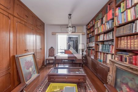 Apartamento à venda com 370m², 3 quartos e 2 vagas Apartamento à venda com 370m², 3 quartos e 2 vagasQuarto 3 - Escritório