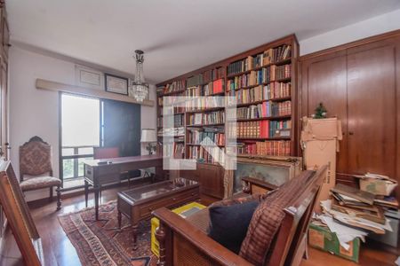 Apartamento à venda com 370m², 3 quartos e 2 vagas Apartamento à venda com 370m², 3 quartos e 2 vagasQuarto 3 - Escritório