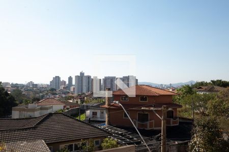 Vista da sala de estar de casa à venda com 4 quartos, 350m² em City Bussocaba, Osasco