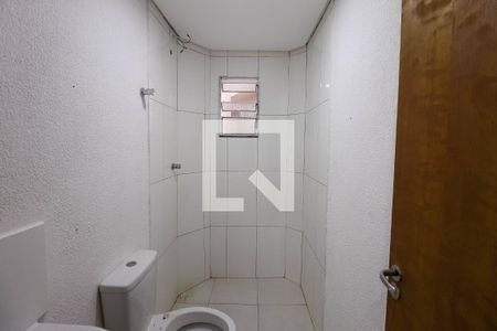 Banheiro de casa para alugar com 1 quarto, 36m² em Jardim Dona Sinhá, São Paulo