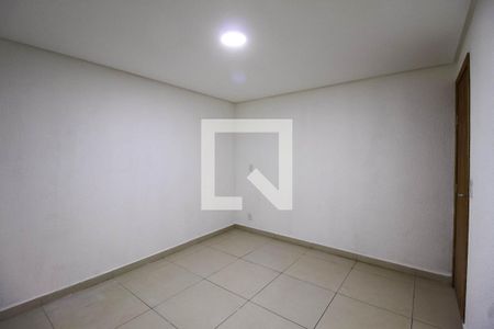 Quarto de casa para alugar com 1 quarto, 36m² em Jardim Dona Sinhá, São Paulo