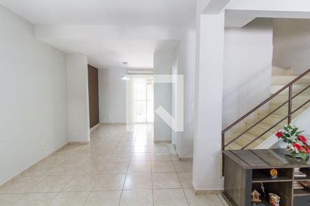 Sala/Sala de Jantar de casa de condomínio para alugar com 3 quartos, 136m² em Vila Oliveira, Mogi das Cruzes