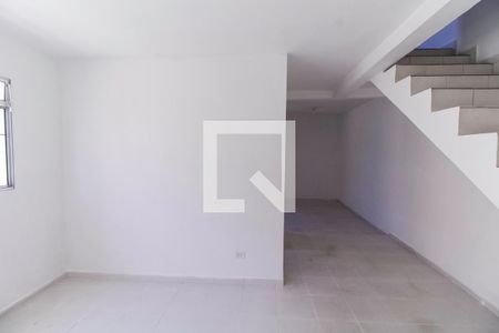 Sala de casa para alugar com 2 quartos, 55m² em Parque Tomas Saraiva, São Paulo