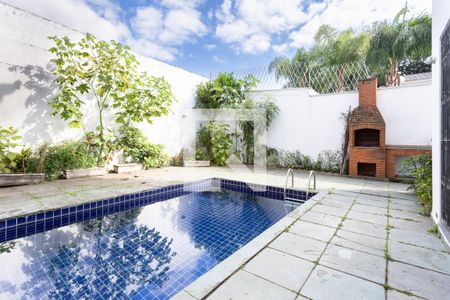 Casa à venda com 5 quartos, 257m² em Jardim Leonor, São Paulo