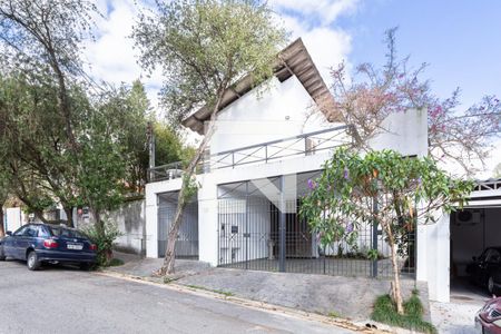 Casa à venda com 5 quartos, 257m² em Jardim Leonor, São Paulo