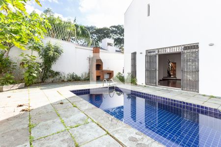 Casa à venda com 5 quartos, 257m² em Jardim Leonor, São Paulo