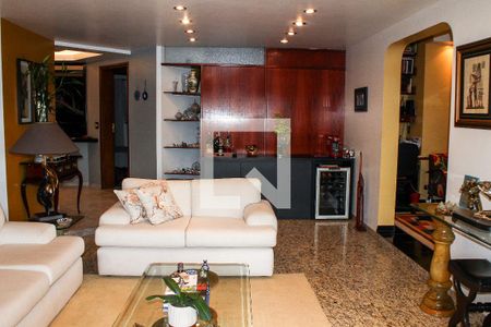 Apartamento à venda com 213m², 4 quartos e 3 vagasSala