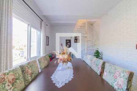Sala de casa à venda com 3 quartos, 200m² em Partenon, Porto Alegre