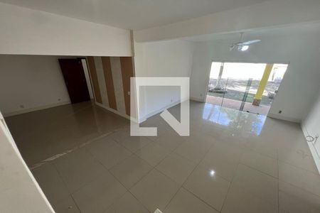 Sala de casa à venda com 3 quartos, 600m² em Curicica, Rio de Janeiro