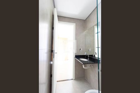 Banheiro de apartamento para alugar com 1 quarto, 33m² em Vila Nivi, São Paulo