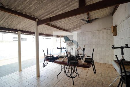 Casa de condomínio à venda com 285m², 4 quartos e 5 vagas Casa de condomínio à venda com 285m², 4 quartos e 5 vagasChurrasqueira