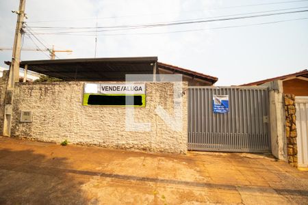 Casa de condomínio à venda com 285m², 4 quartos e 5 vagas Casa de condomínio à venda com 285m², 4 quartos e 5 vagasFachada