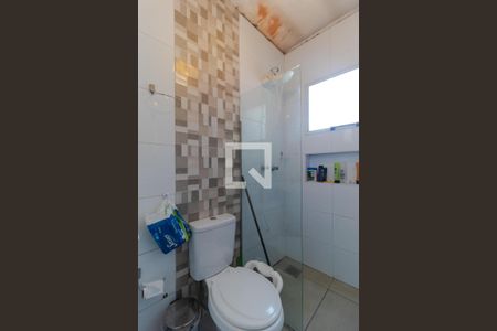 Casa de condomínio à venda com 285m², 4 quartos e 5 vagas Casa de condomínio à venda com 285m², 4 quartos e 5 vagasBanheiro da Suíte 01