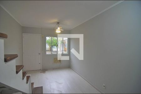 Sala de casa de condomínio à venda com 2 quartos, 88m² em Rio Branco, Canoas