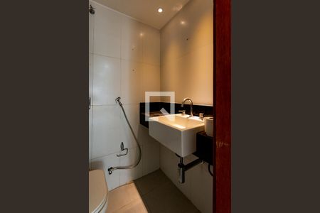 Casa de condomínio à venda com 155m², 3 quartos e 2 vagas Casa de condomínio à venda com 155m², 3 quartos e 2 vagasBanheiro