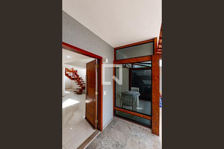 Casa de condomínio à venda com 155m², 3 quartos e 2 vagas Casa de condomínio à venda com 155m², 3 quartos e 2 vagasVaranda da Sala