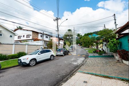Casa de condomínio à venda com 155m², 3 quartos e 2 vagas Casa de condomínio à venda com 155m², 3 quartos e 2 vagasVista da Rua