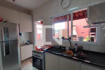 Cozinha de casa de condomínio à venda com 2 quartos, 75m² em Conjunto Residencial Souza Queiroz, Campinas