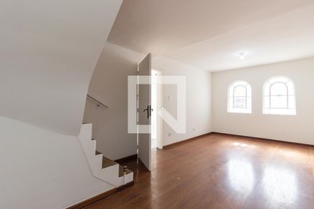 Sala de casa para alugar com 3 quartos, 128m² em Jardim Ivana, São Paulo