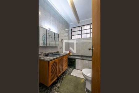 Suíte 1 - Banheiro de casa para alugar com 6 quartos, 430m² em Sumaré, São Paulo