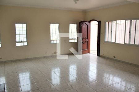 Sala de casa para alugar com 4 quartos, 350m² em Jardim Gonçalves, Itaquaquecetuba