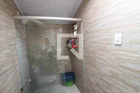 Banheiro da Suíte de casa à venda com 2 quartos, 80m² em Olaria, Canoas