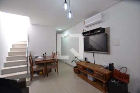 Sala de casa de condomínio para alugar com 2 quartos, 84m² em Tristeza, Porto Alegre