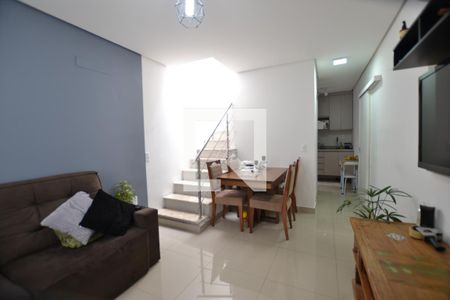 Sala de casa de condomínio para alugar com 2 quartos, 84m² em Tristeza, Porto Alegre