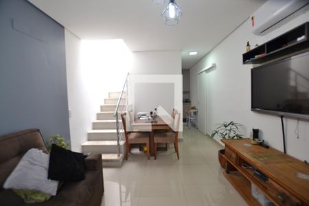 Sala de casa de condomínio para alugar com 2 quartos, 84m² em Tristeza, Porto Alegre