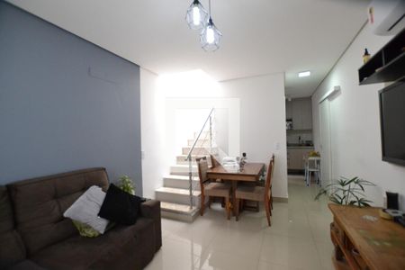 Sala de casa de condomínio para alugar com 2 quartos, 84m² em Tristeza, Porto Alegre