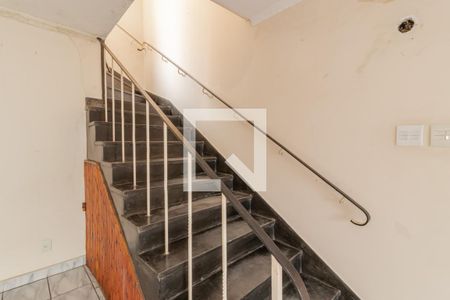 Escadas  de casa à venda com 3 quartos, 200m² em Vila Moinho Velho, São Paulo