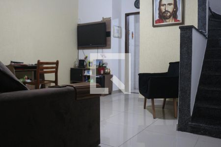 Sala de casa de condomínio para alugar com 2 quartos, 85m² em Vila Voturuá, São Vicente