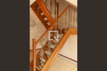 Escada de casa de condomínio para alugar com 3 quartos, 130m² em Parque Horizonte, Nova Iguaçu