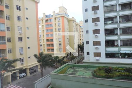 Sala - Vista de apartamento para alugar com 2 quartos, 78m² em Coqueiros, Florianópolis