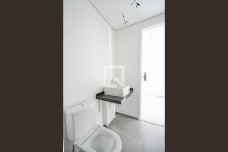 Banheiro social de kitnet/studio para alugar com 1 quarto, 37m² em Cidade Mãe do Céu, São Paulo