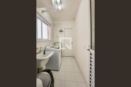 Apartamento à venda com 123m², 4 quartos e 2 vagas Apartamento à venda com 123m², 4 quartos e 2 vagasÁrea de Serviço