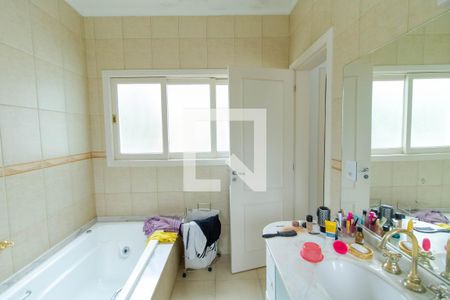 Banheiro da Suíte de casa de condomínio para alugar com 4 quartos, 280m² em Granja Viana Ii, Cotia