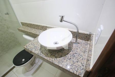 Lavabo de casa para alugar com 3 quartos, 140m² em Curicica, Rio de Janeiro