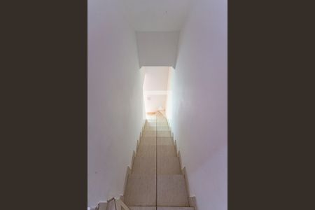 Escada Dormitórios 1 e 2 de casa de condomínio para alugar com 3 quartos, 89m² em Vila Joao Ramalho, Santo André