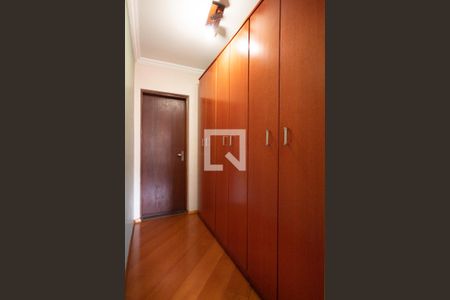 Closet de casa à venda com 4 quartos, 200m² em Vila Osasco, Osasco