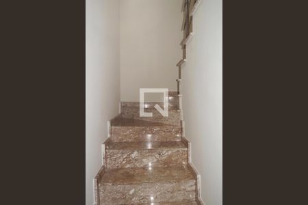 Escada de casa para alugar com 3 quartos, 150m² em Vila Isolina Mazzei, São Paulo