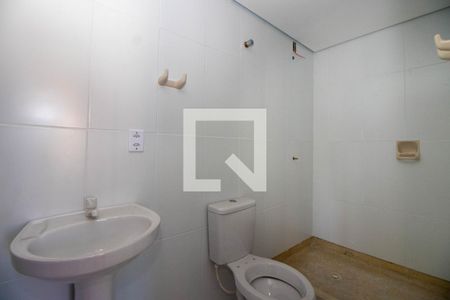 Banheiro de kitnet/studio para alugar com 1 quarto, 42m² em Jardim Floresta, Porto Alegre