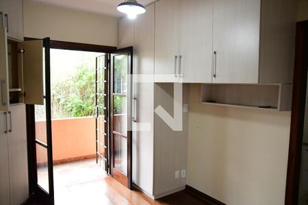 Suíte 1 de casa de condomínio para alugar com 4 quartos, 800m² em Bosque do Vianna, Cotia