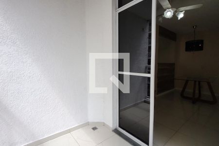 Apartamento à venda com 48m², 2 quartos e 1 vaga Apartamento à venda com 48m², 2 quartos e 1 vagaVaranda
