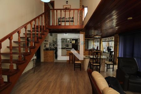 Casa de condomínio para alugar com 350m², 3 quartos e 2 vagasSala
