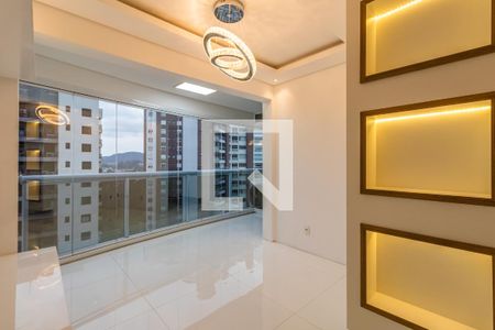 Sala de apartamento para alugar com 2 quartos, 72m² em Empresarial 18 do Forte, Barueri