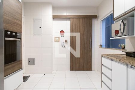 Casa de condomínio à venda com 330m², 4 quartos e 2 vagas Casa de condomínio à venda com 330m², 4 quartos e 2 vagasCozinha