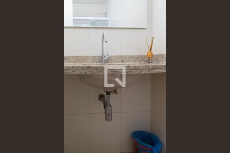 Casa de condomínio à venda com 330m², 4 quartos e 2 vagas Casa de condomínio à venda com 330m², 4 quartos e 2 vagasBanheiro do sótão